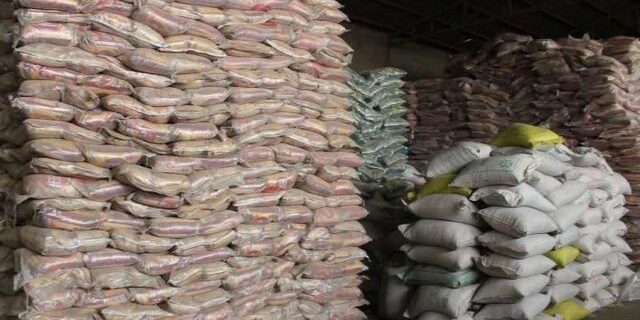 کشف بیش از ۷۲ تن برنج و حبوبات احتکار شده در اردبیل کشف بیش از ۷۲ تن برنج و حبوبات احتکار شده در اردبیل