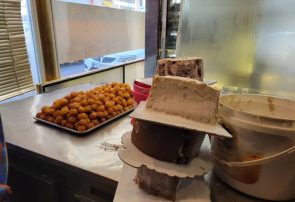 معدوم‌سازی بیش از ۲۰۰ کیلوگرم شیرینی تاریخ مصرف گذشته در کرج