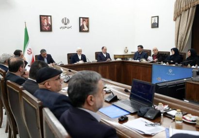 عارف: دولت در برابر مدیری که تولید خودروسازی را متوقف کند از اقتدار خود استفاده خواهد کرد